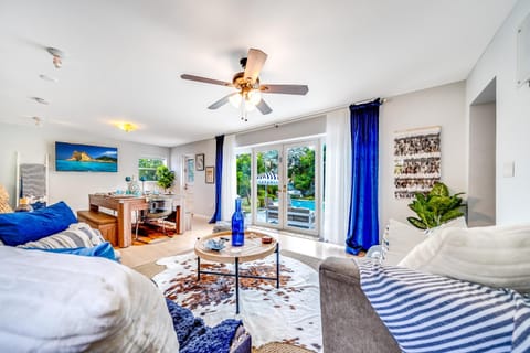 Pool and Beach Relaxing Close to Everything House in Dania Beach