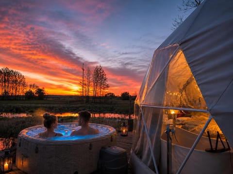 Property building, Natural landscape, Hot Tub, River view, Sunset