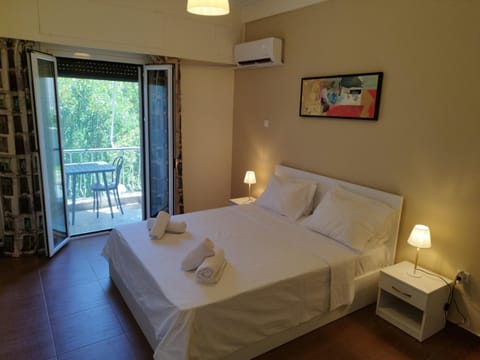 Bed, Balcony/Terrace, Photo of the whole room, Bedroom, air conditioner