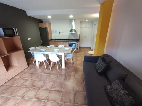 Seating area, Dining area, kitchen