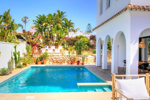 Property building, Patio, Pool view, Swimming pool, sunbed