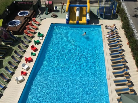 Swimming pool, Swimming pool
