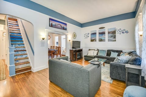 Hampton Sanctuary with Fire Pit and Fenced Yard! House in Norfolk