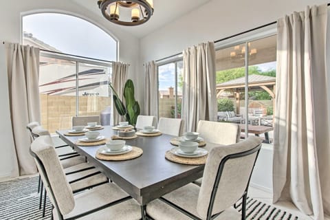 Putting Green! Desert Group Getaway in Chandler House in Gilbert