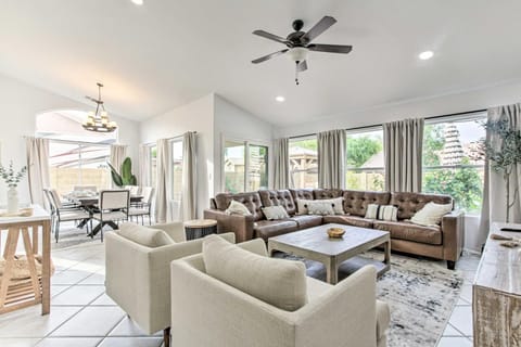 Putting Green! Desert Group Getaway in Chandler House in Gilbert