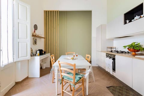 Coffee/tea facilities, Dining area