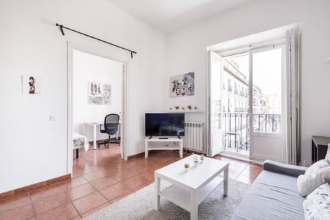 Comfy 4 rooms apt in the heart of Chueca (Madrid center) Apartment in Centro