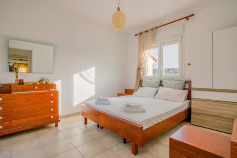 Bedroom, wardrobe