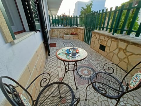 Patio, Street view
