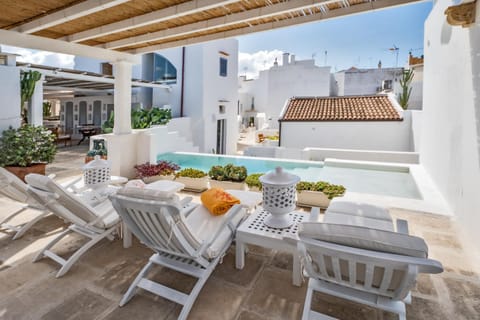 Balcony/Terrace, Pool view, Swimming pool, sunbed