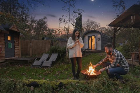 Property building, Night, People, Natural landscape, Garden, Sauna, Seating area, Autumn, Guests, Garden view