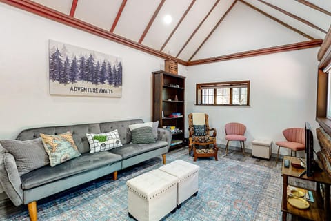 Top Town Retreat House in Crestline