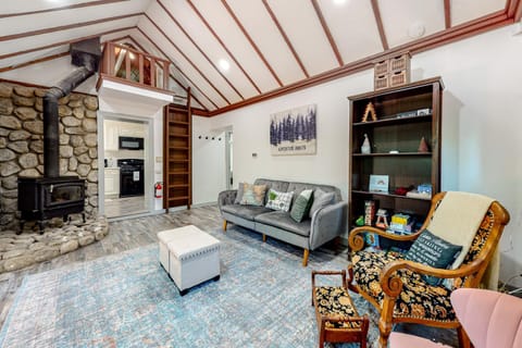 Top Town Retreat House in Crestline