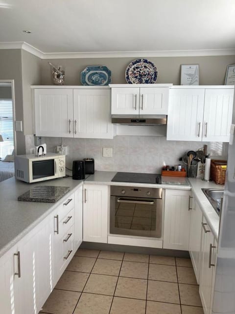 31 Tobago Bay Apartment in Hermanus
