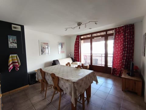 Résidence Plein Soleil - Appartement plein sud avec superbe vue, balcon, parking. MAE-9004 Apartment in Montgenèvre