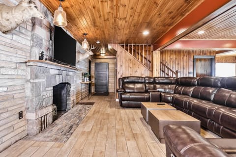 Timber Lodge Retreat House in Rhinelander