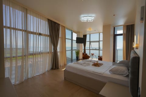 Bed, Photo of the whole room, Bedroom, Sea view, towels