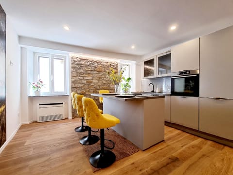 Dining area, kitchen