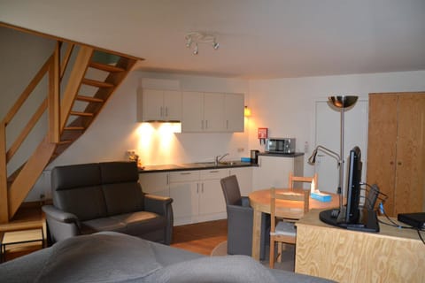 Seating area, kitchen