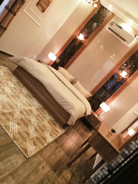 Property building, Bed, Photo of the whole room, Bedroom