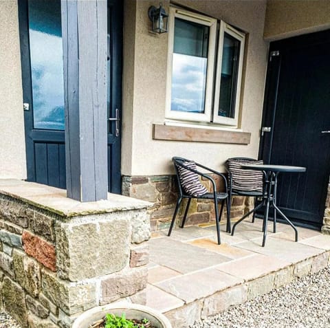 Romantic Rural Lodge - Private Outdoor Kitchen & Cosy Covered Lounge - Perth and Kinross - Hot Tub not included House in Scotland