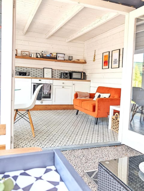 Rural Private Lodge - With Hot Tub - Outdoor Kitchen and Covered Lounge for Two House in Scotland