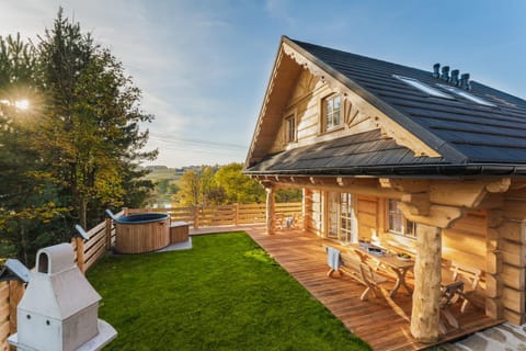 Property building, Patio, Spring, Day, Garden, View (from property/room), Garden view, Landmark view, Mountain view