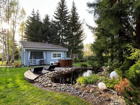 Property building, Patio, Spring, Day, Natural landscape, Garden, Hot Tub, Garden view, Inner courtyard view