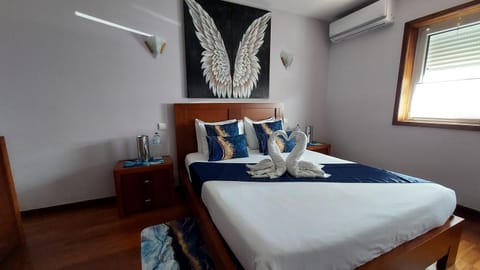 Bed, Photo of the whole room, Bedroom, towels, air conditioner
