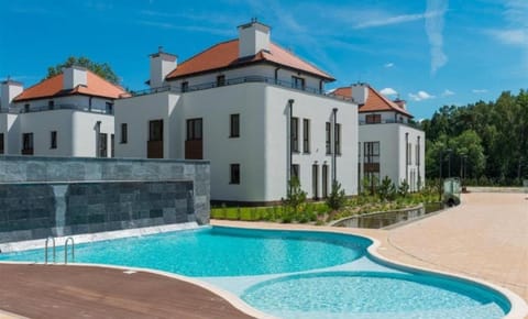 Property building, Day, Pool view, Swimming pool