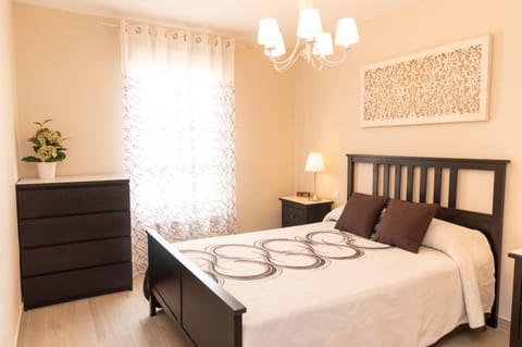 Photo of the whole room, Bedroom