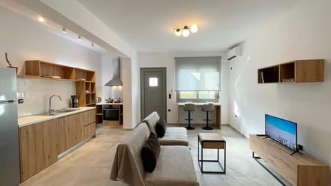 Kitchen or kitchenette, Living room, Seating area, Dining area