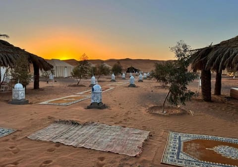 Nearby landmark, Day, Sunrise, Sunset