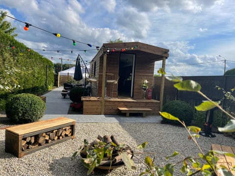 Roulotte du puits avec jacuzzi et sauna privatif Bed and Breakfast in Hauts-de-France