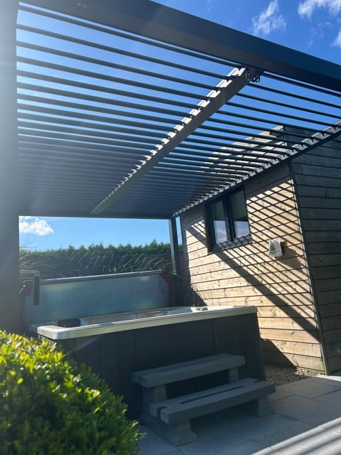 Roulotte du puits avec jacuzzi et sauna privatif Bed and Breakfast in Hauts-de-France