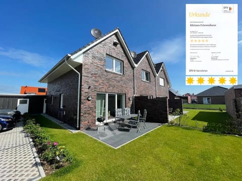 Property building, Garden, Balcony/Terrace, Garden view