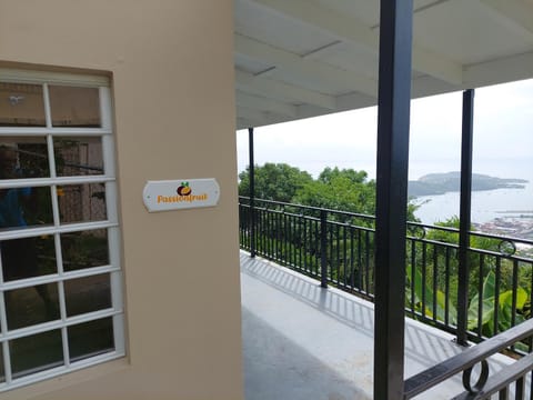 Facade/entrance, Natural landscape, View (from property/room), Balcony/Terrace, Sea view