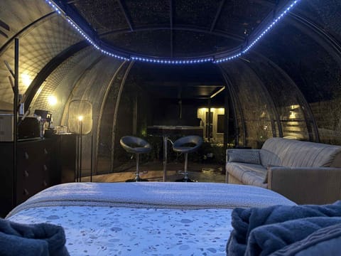 Dôme du puits avec jacuzzi et sauna privatif Bed and Breakfast in Hauts-de-France