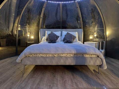 Dôme du puits avec jacuzzi et sauna privatif Bed and Breakfast in Hauts-de-France