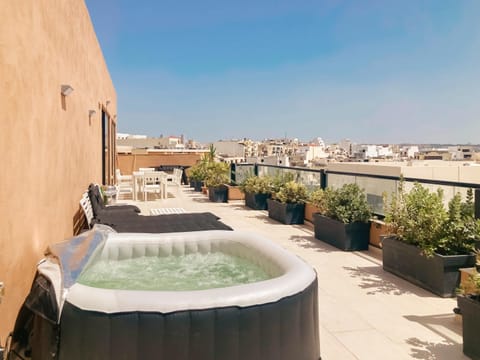 Hot Tub, Hot Tub, View (from property/room), Balcony/Terrace, City view