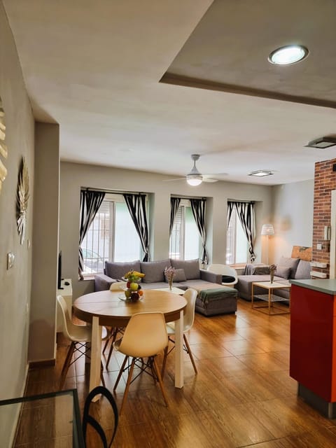 Seating area, Dining area