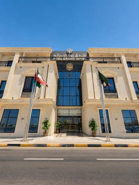 Property building, Facade/entrance, Day