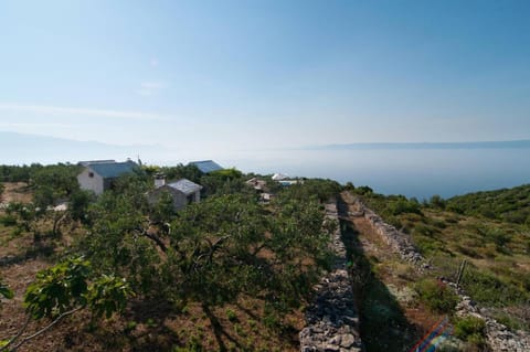 Robinzonska kuća Kanava House in Selca, Brač