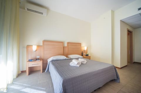 Bed, Bedroom, air conditioner