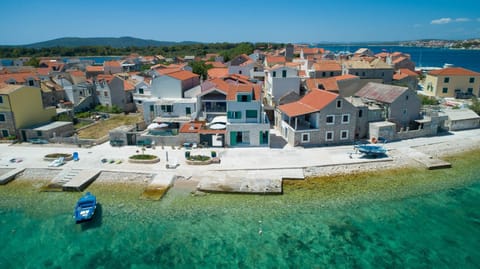 Property building, Sea view, Location