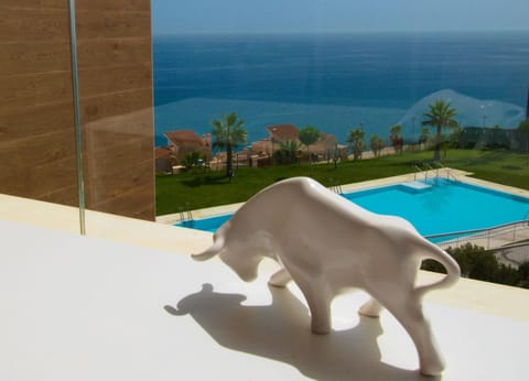 Pool view, Sea view