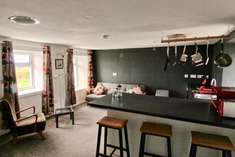 Kitchen or kitchenette, Seating area, Dining area