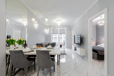 TV and multimedia, Kitchen or kitchenette, Seating area, Dining area, Bedroom