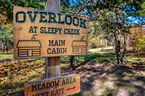 Day, Property logo or sign