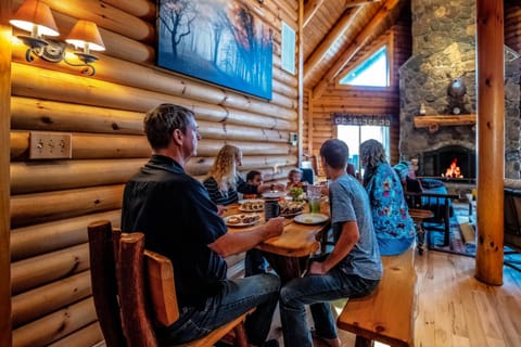 People, Living room, Seating area, Dining area, Food, Drinks, group of guests